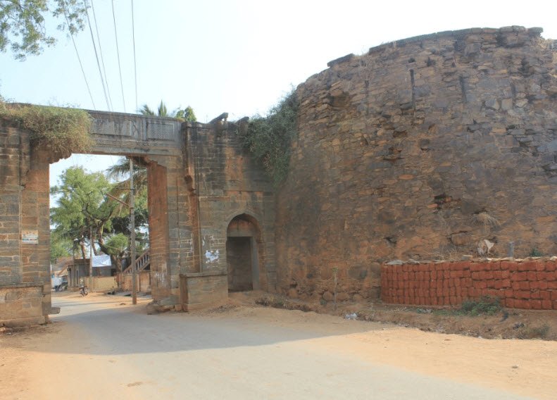 Savanur Fort, Haveri, Karnataka - Vushii.com